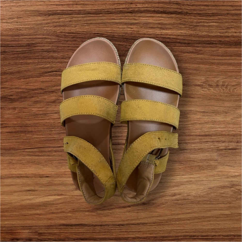 Women's Yellow Sandals Size 6.5